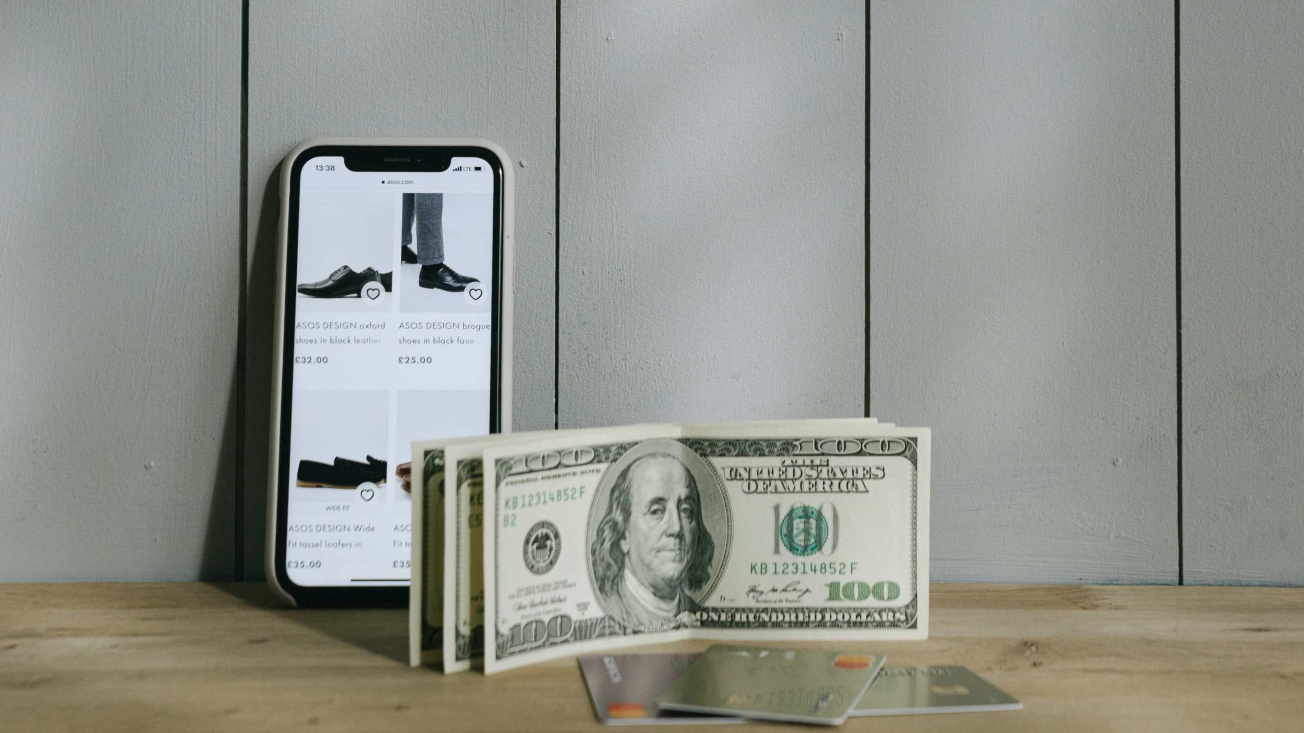 اپلیکیشن موبایل